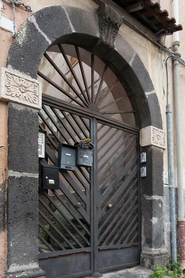 Attico Teatro Greco Villa Catania 0*,